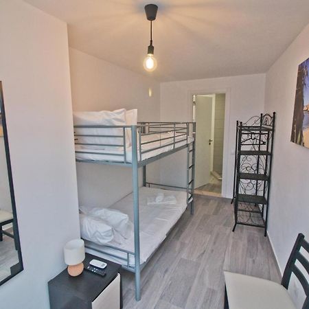New Village Guest House Lagos Eksteriør billede